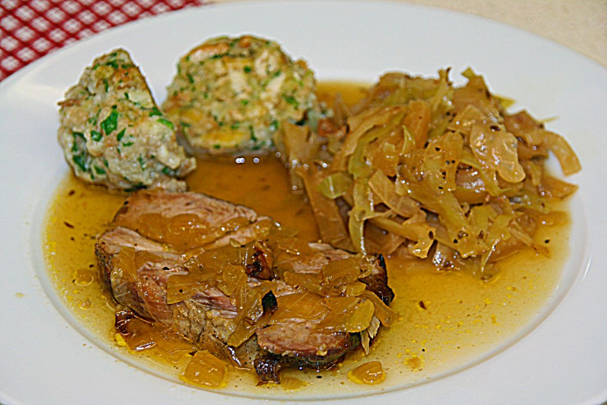 schweinebratensemmelknodelbayrkraut