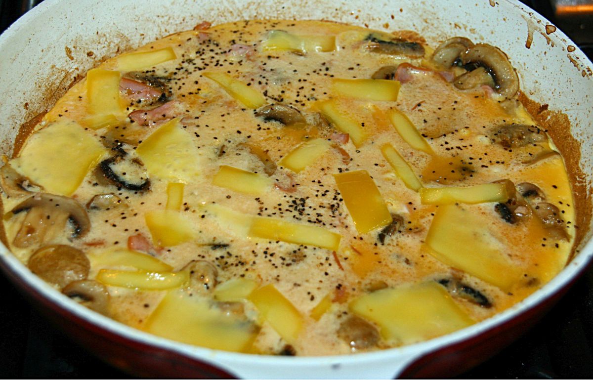Schinken-Champignon-Käse-Omelett 2Low Carb.jpg