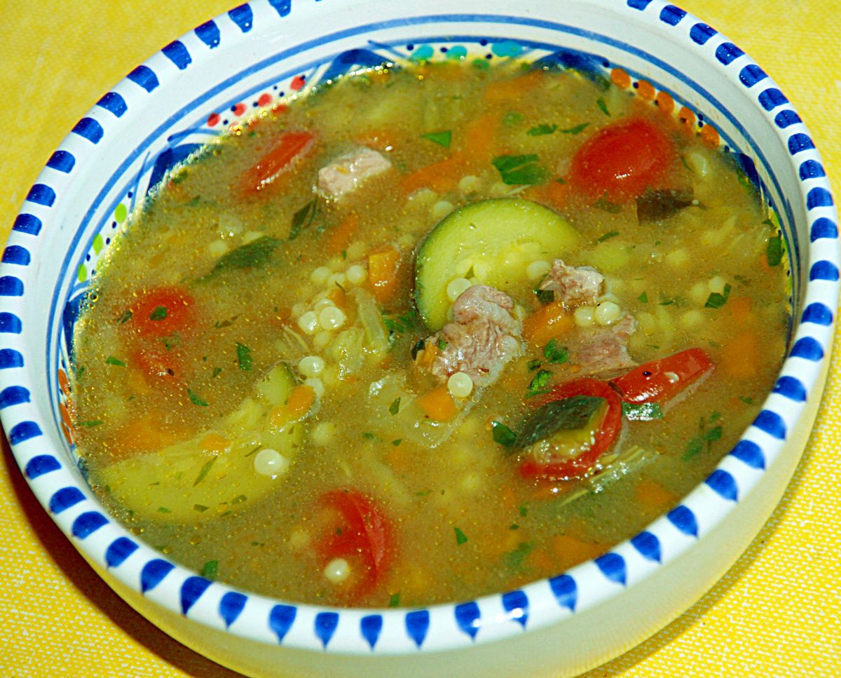 Lamm-Gemüsesuppe mit Maftoul1.jpg