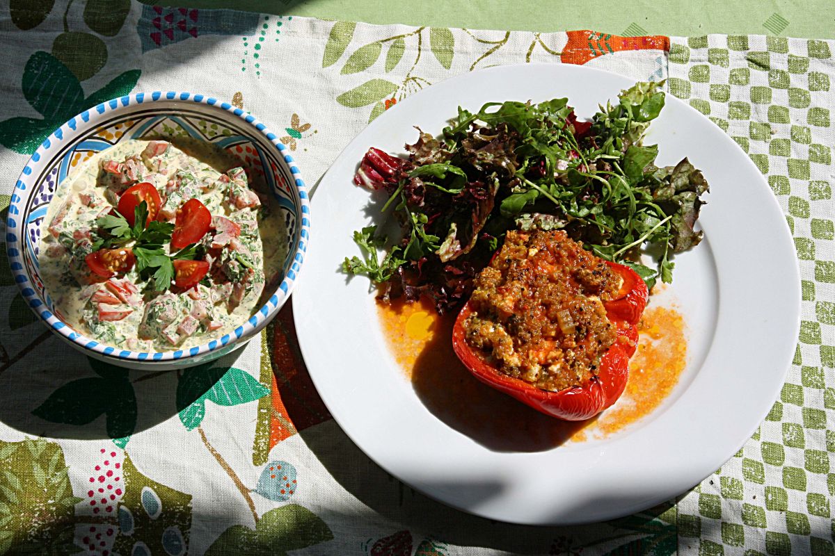 GefülltePaprika_Quinoa_undTomatenpetersilienraita.jpg